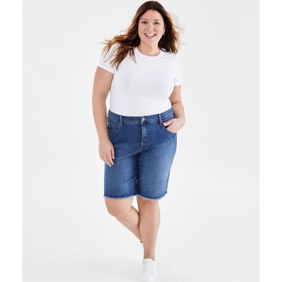NWT Gorgeous Style & Co 18W Plus Sz Denim Raw-Edge Comfy Jeans Bermuda Shorts 18 - Picture 1 of 12